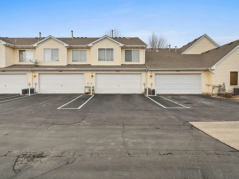 604 Lincoln Station Dr — Photo 18