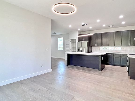 2nd image of 1025 E Medlock Dr #1