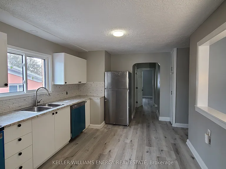 201 Celina St #UPPER — Photo 9