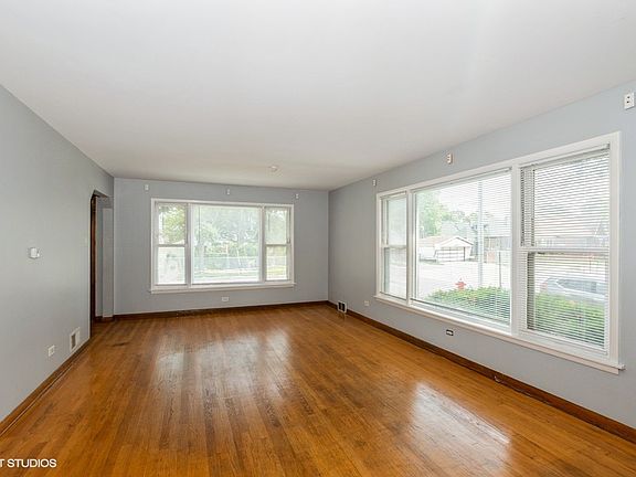 3rd image of 2318 Krueger St