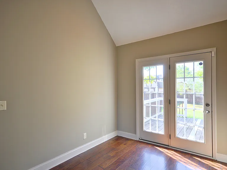 404 Leslie Wood Dr — Photo 8
