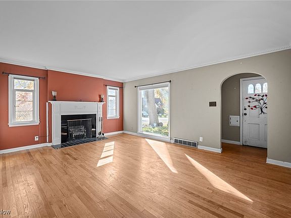 5th image of 2315 Wyandotte Ave