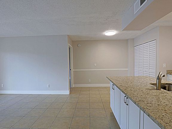 5th image of 5323 Summerlin Rd #2307