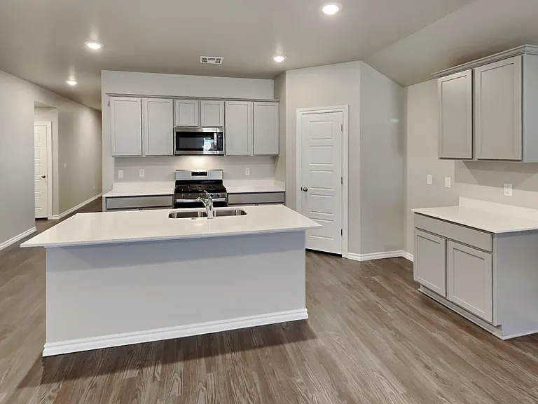 2733 Dennis Dr — Photo 7