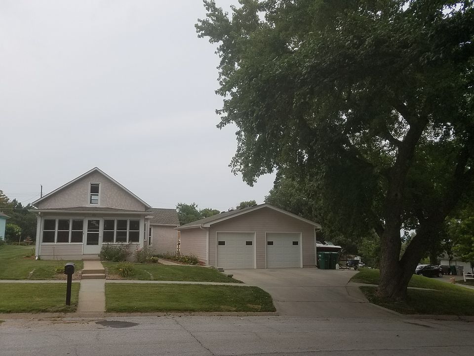 Front Exterior
Faces South