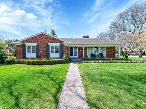 85 N Edgewood Dr, Grosse Pointe Shores, MI 48236