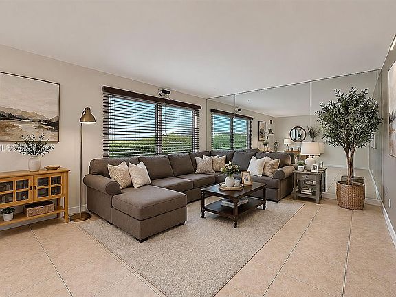 4th image of 14 Matador Ln #3-27