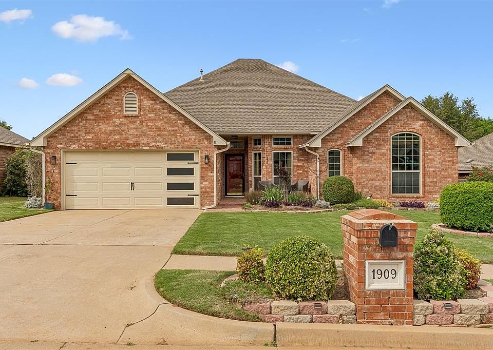 1st image of 1909 Del Simmons Dr