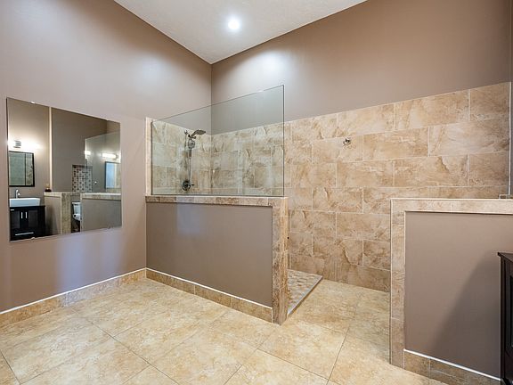 5th image of 12 E Washington St #201