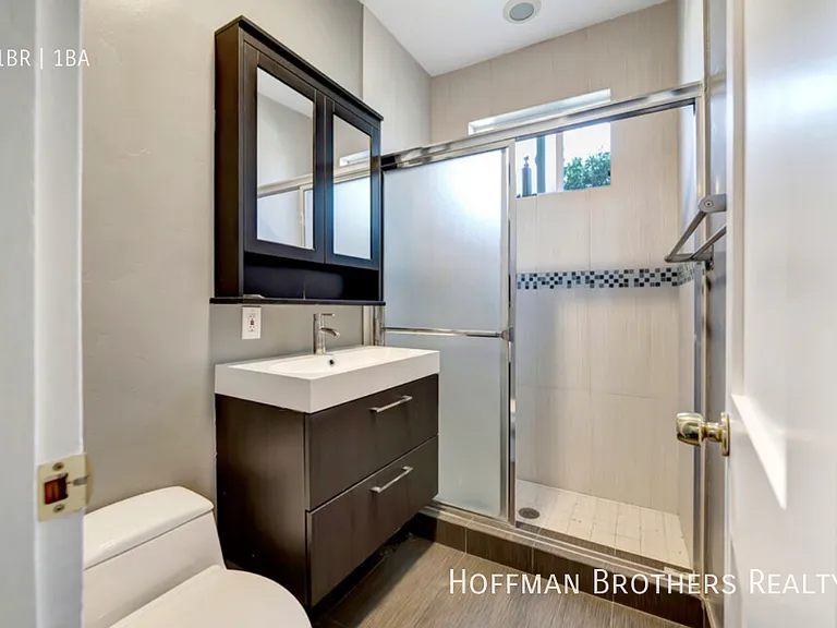 215 S Elm Dr #104 — Photo 4