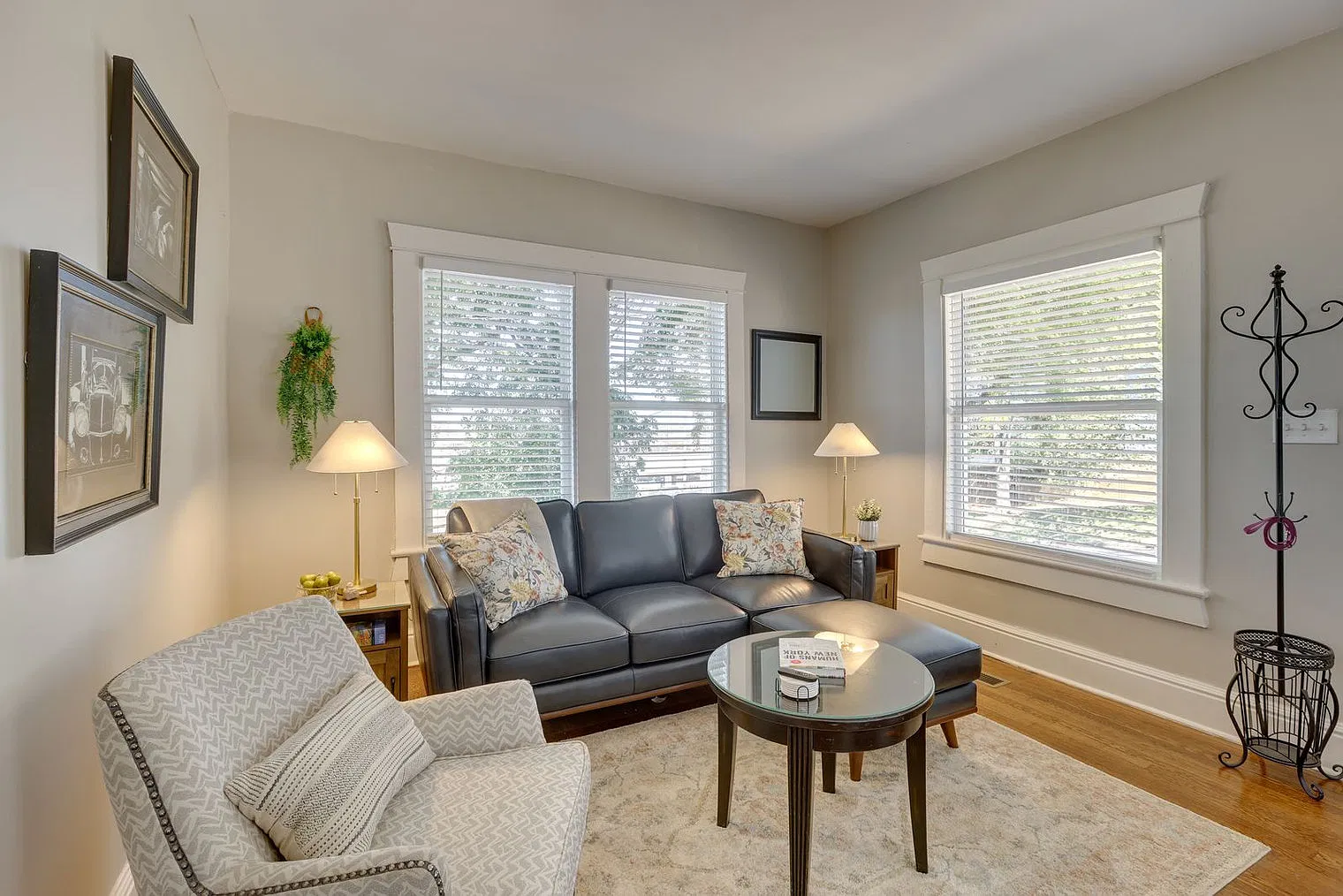 2 bed, 1.0 bath, 1399 sqft, $3,183 — Photo 3