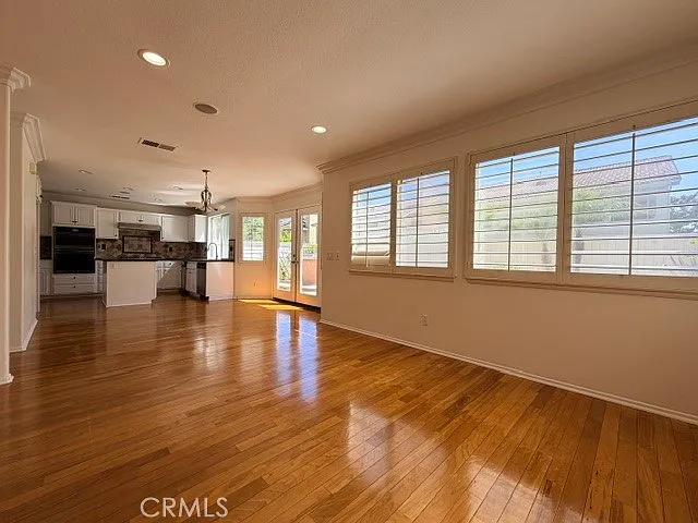 28 Granada — Photo 4
