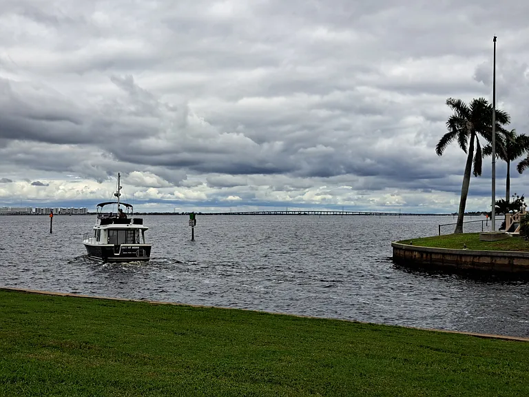1 Colony Point Dr — Photo 35