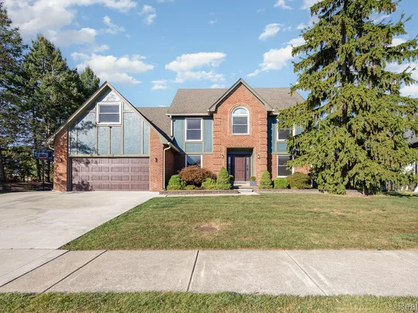 53005 Gregory Dr, Macomb, MI 48042