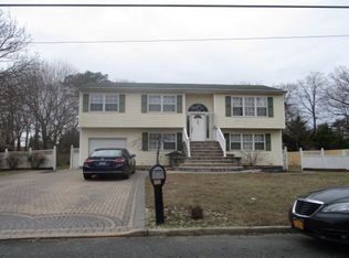 1878 Peck Ave, Bay Shore, NY 11706