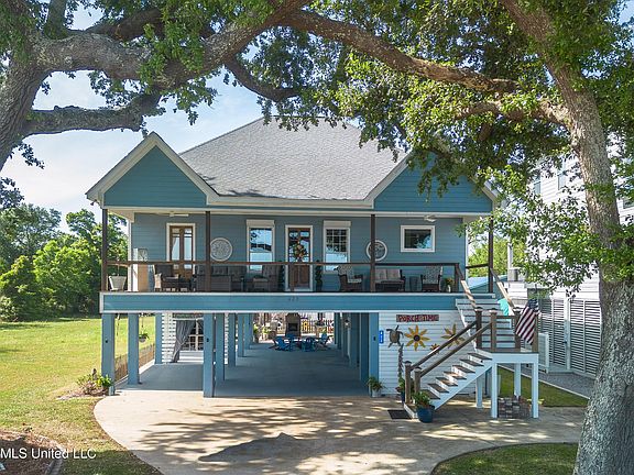 3rd image of 432 Beach Blvd W