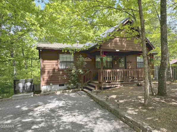 653 Oaks View Ct, Pigeon Forge, TN 37863