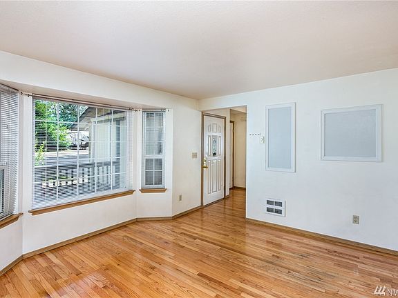 4th image of 17603 Pond View Ct SE