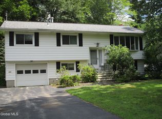 676 Pearse Rd, Niskayuna, NY 12309