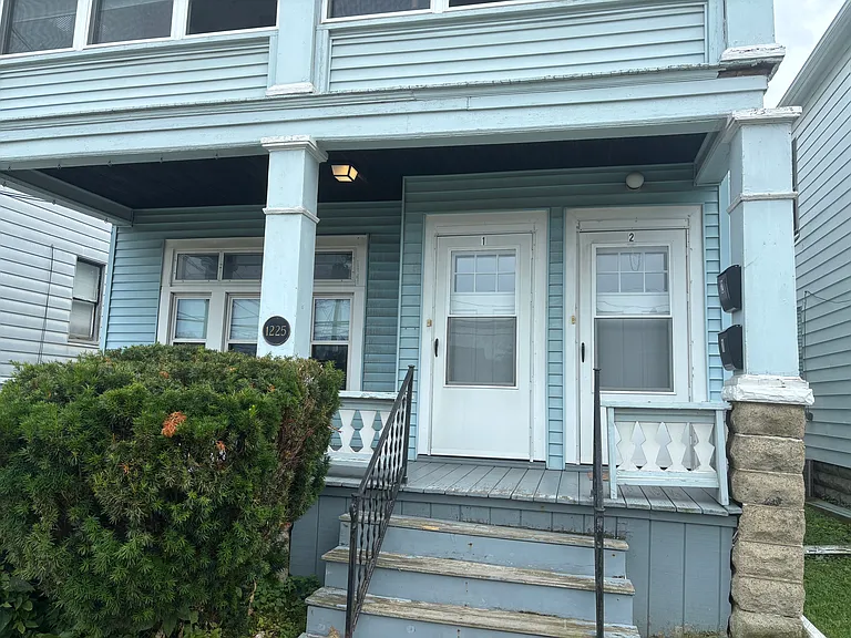 1225 W 8th St #1 — Photo 1