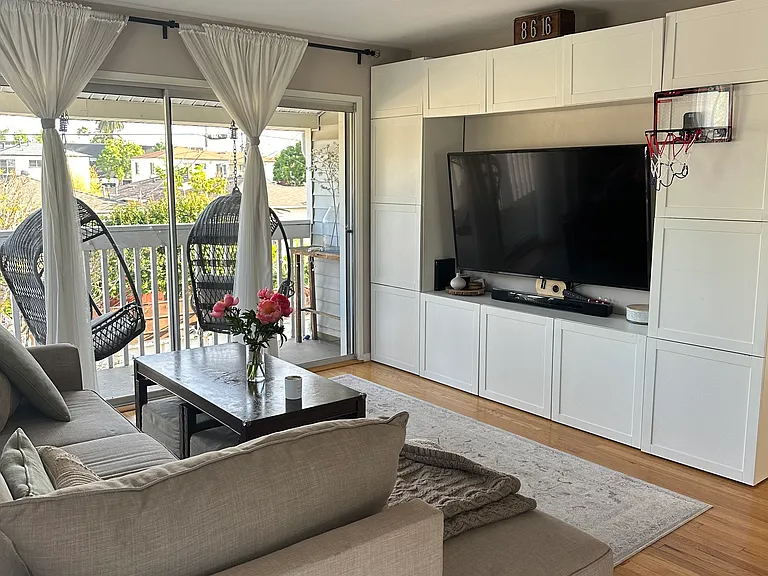 1818 Carmelina Dr — Photo 2