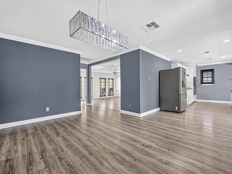 7713 Yoe St — Photo 12