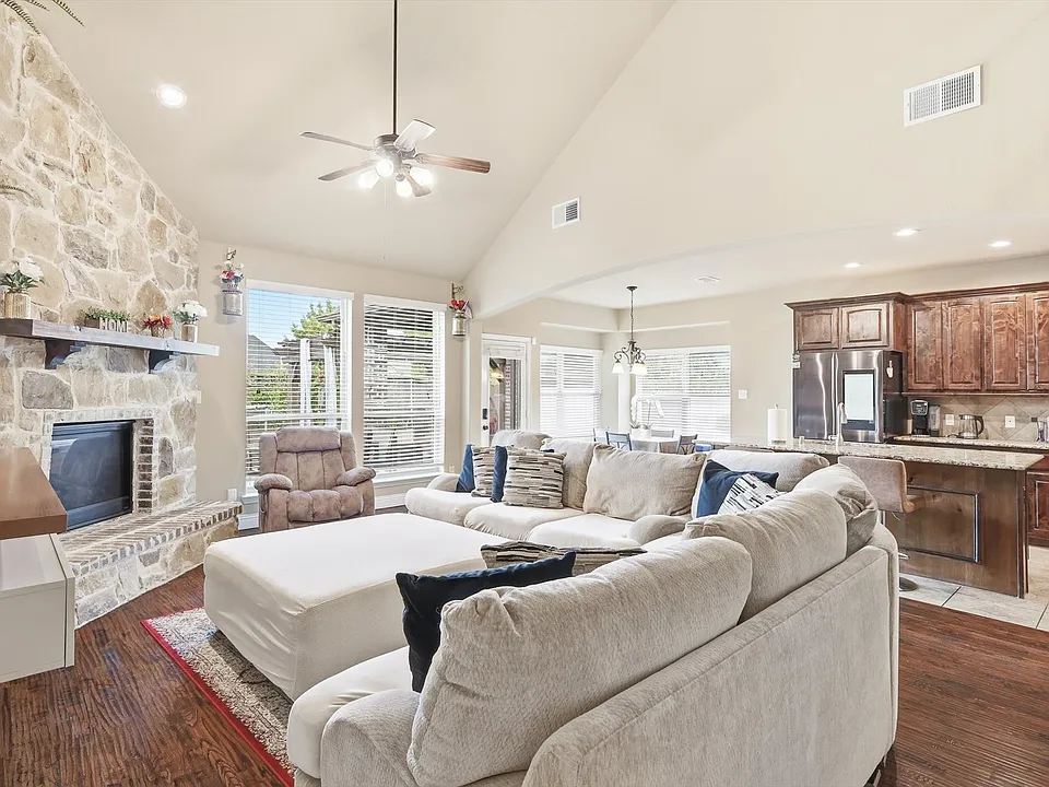 1370 Pelican Dr