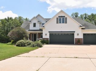 1000 Mosshaven Ct, Menasha, WI 54952