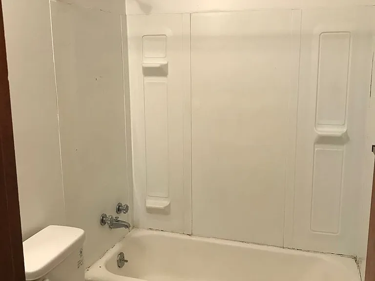 2332 S Duluth Ave — Photo 11