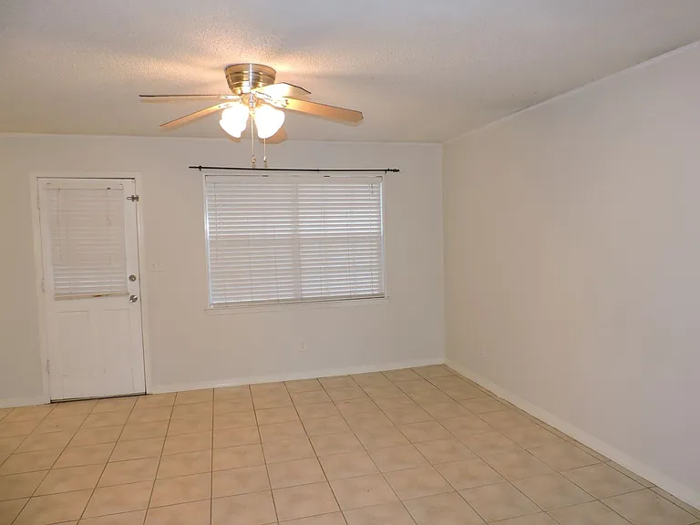 7834 Charter Oaks Dr — Photo 5
