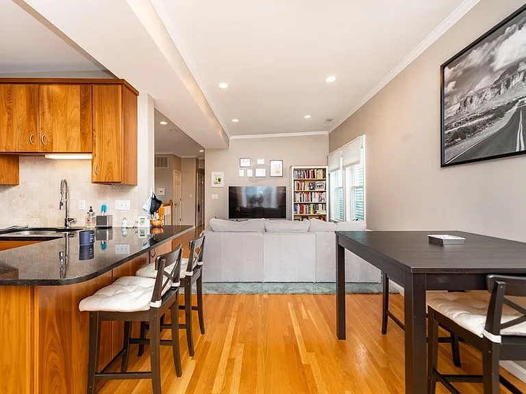 10 Peters St #3 — Photo 10