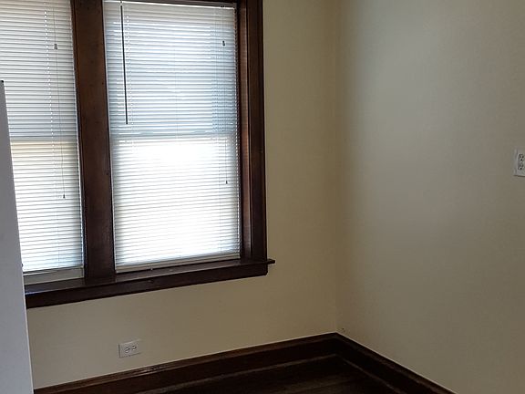 5th image of 5749 W 62nd St Fl 1