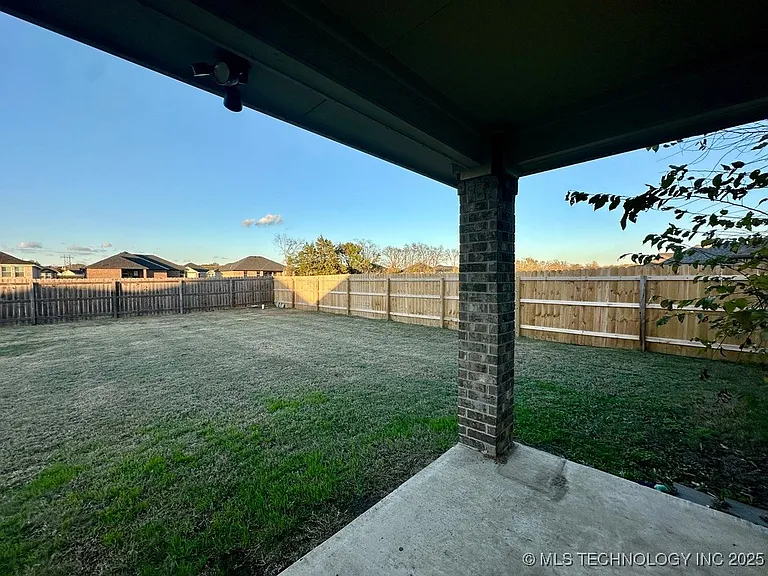 3608 Prairie Xing — Photo 33