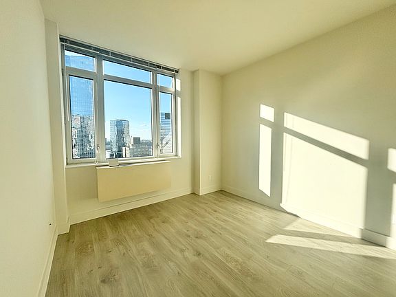 5th image of 229 W 60th St APT 23O