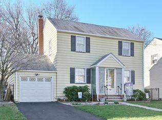 35 Fernwood Ct, Clifton, NJ 07011