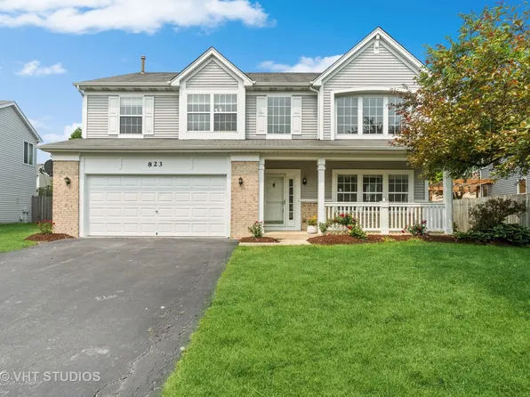 823 Fieldcrest Dr, Naperville, IL 60540