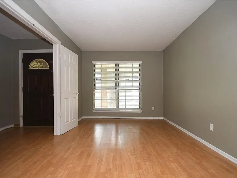 510 Chambly Dr — Photo 7