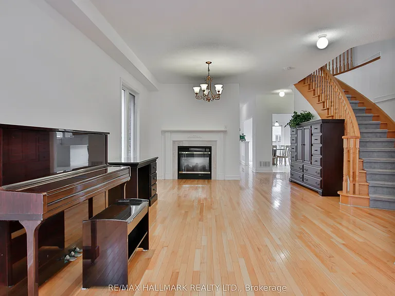 15 Briarglen Rd — Photo 8