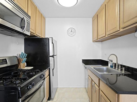 4th image of 340 E 93rd St APT 17F