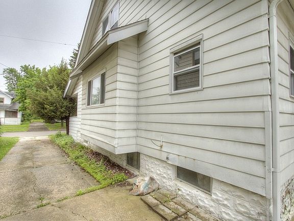 3rd image of 401 E Dartmouth St