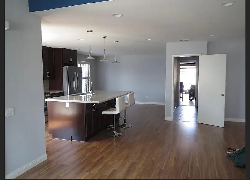 4 bed, 1612 sqft, $4,300 — Photo 3