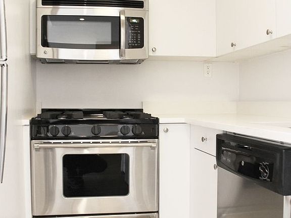 4th image of 304 E 20th St APT 7D
