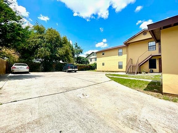 3rd image of 1304 Rosario St