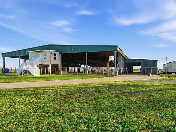 3rd image of 2400 Highway 384