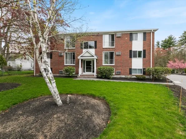 25 Clarks Rd APT 101, Amesbury, MA 01913