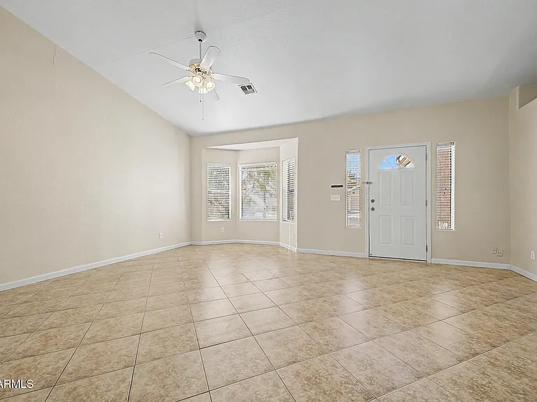 1913 E Marquette Dr — Photo 4