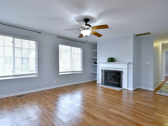 5th image of 376 Sandhurst Ln #376