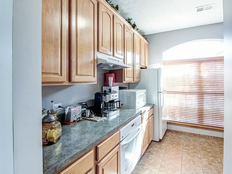 Irvington Heights — Photo 17