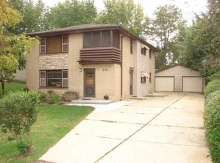 5711 Glenwood Dr, Racine, WI 53406