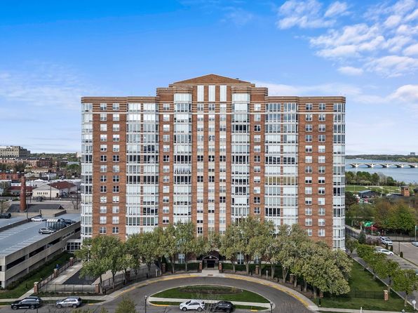 250 E Harbortown Dr APT 1405, Detroit, MI 48207